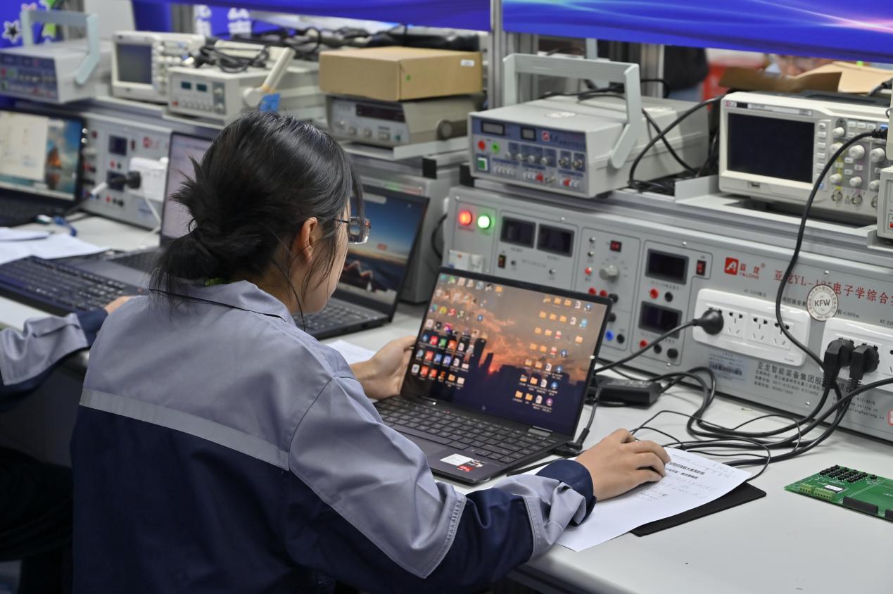 我校成功承辦2023年云南省職業(yè)院校技能大賽“智能電子產(chǎn)品設(shè)計(jì)與開(kāi)發(fā)”賽項(xiàng)，以賽促學(xué)助推技術(shù)人才培養(yǎng)